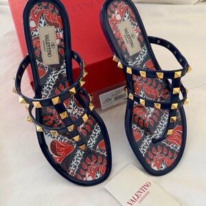 🔥Authentic Valentino Garavani Rock Stud Sandals In Navy!  🔥FLASH SALE🔥